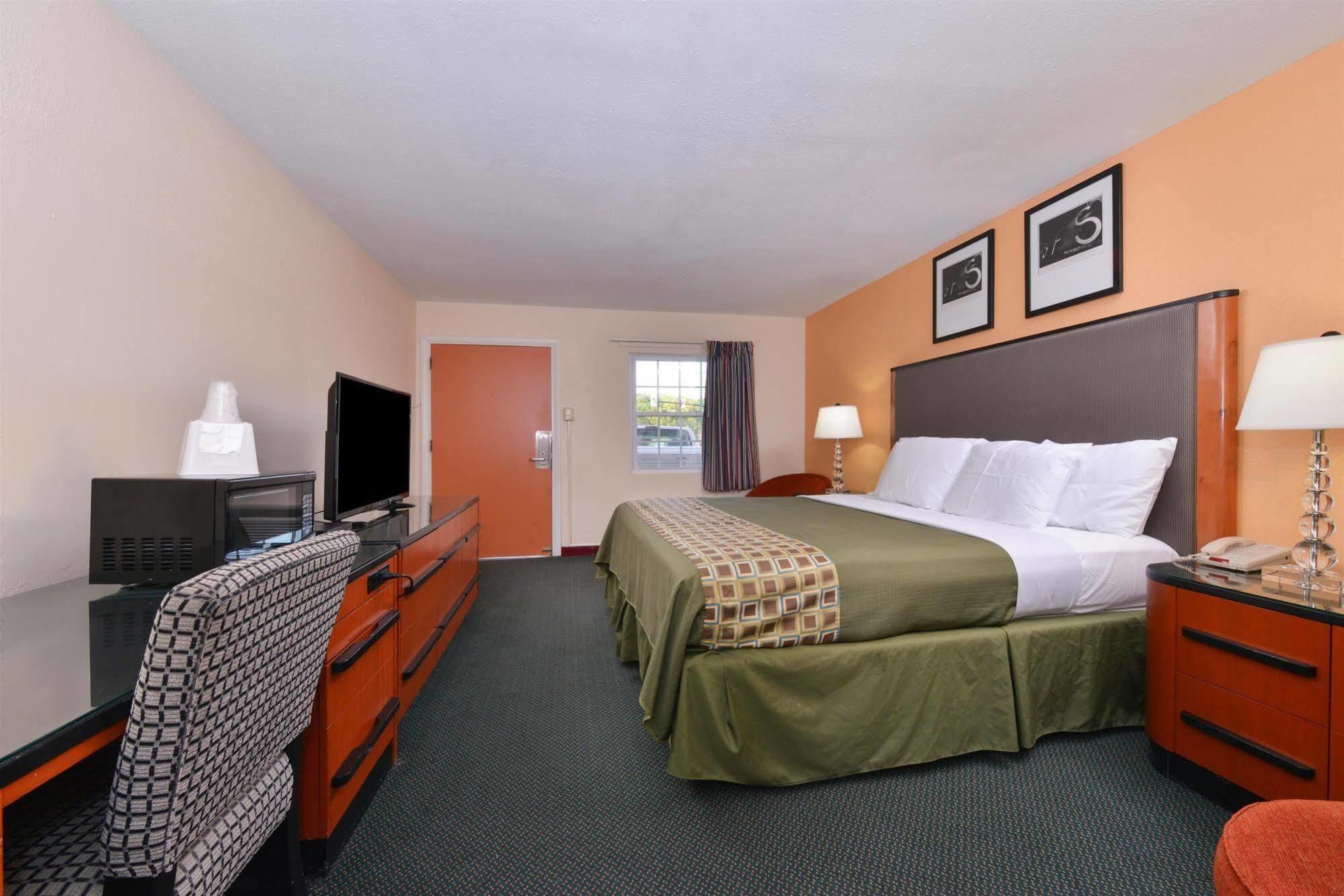 Media Inn & Suites Exterior foto